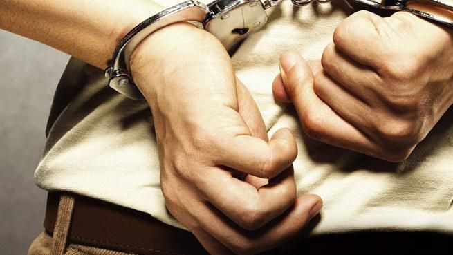 В Одесі затримали двох прибічників терористів з російськими паспортами В Одесі затримали двох прибічників терористів з російськими паспортами