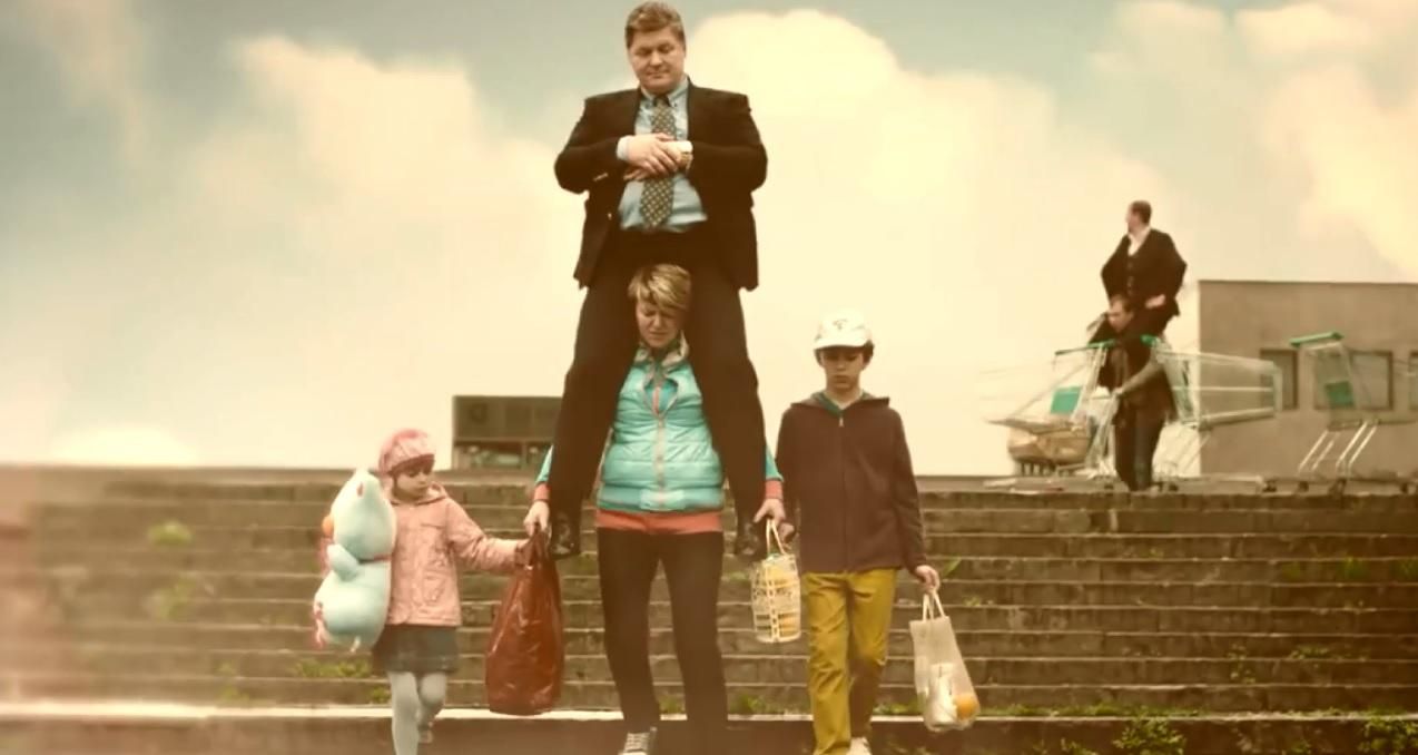 Министр-беглец снял кино о паразитах-политиках Министр-беглец снял кино о паразитах-политиках