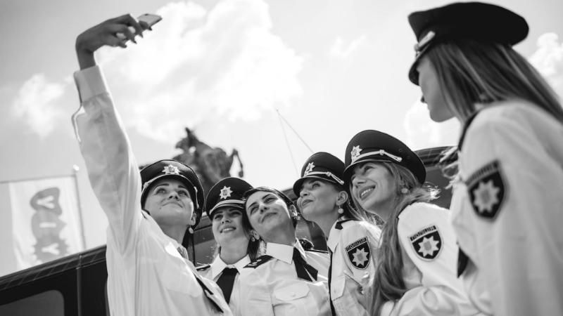 На велосипедах, мотоциклах и с селфи: полиция отпраздновала первый день рождения На велосипедах, мотоциклах и с селфи: полиция отпраздновала первый день рождения