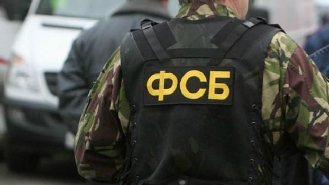 Переодетые ФСБ-шники напали на офис адвокатов крымских татар в Симферополе Переодетые ФСБ-шники напали на офис адвокатов крымских татар в Симферополе