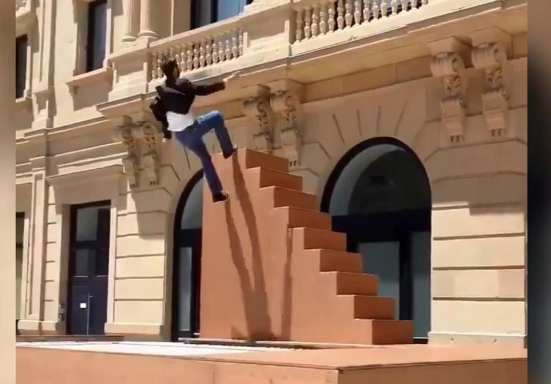 Как можно совместить лестницы и батут: неожиданное видео Как можно совместить лестницы и батут: неожиданное видео