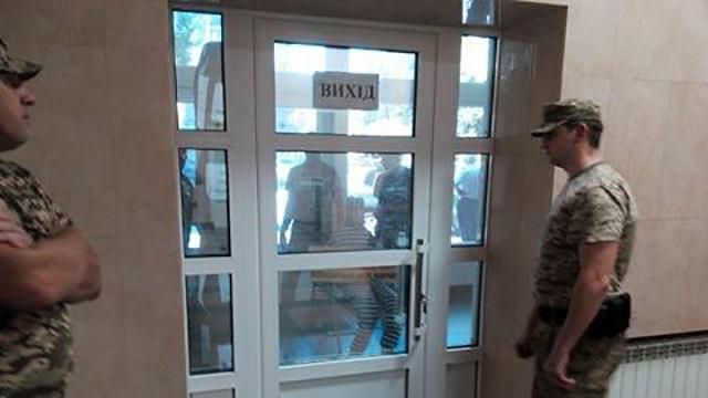 Слідчі прокуратури нагрянули з обшуками в НАБУ Слідчі прокуратури нагрянули з обшуками в НАБУ