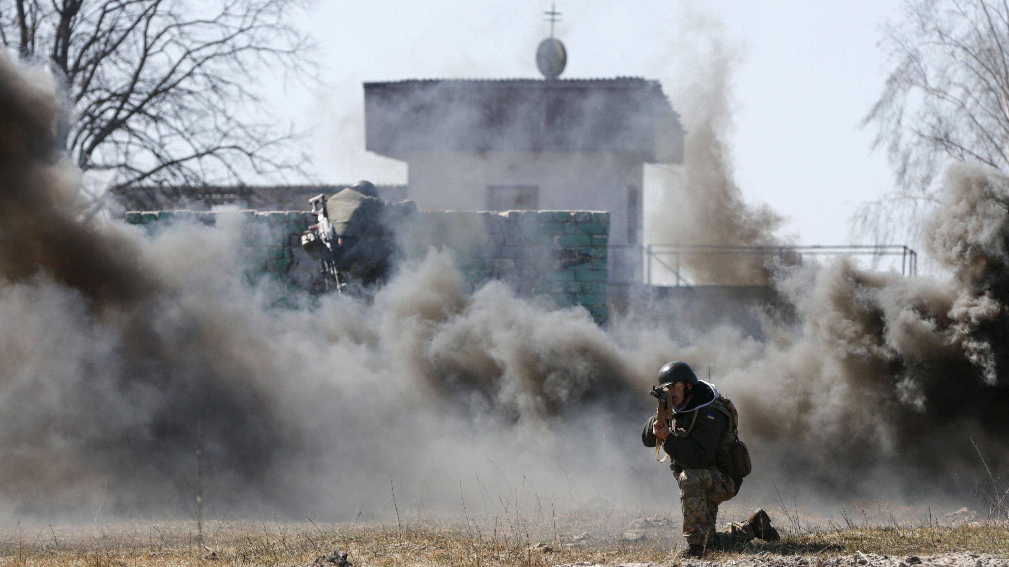 В сети появилось видео безумных боев под Марьинкой В сети появилось видео безумных боев под Марьинкой