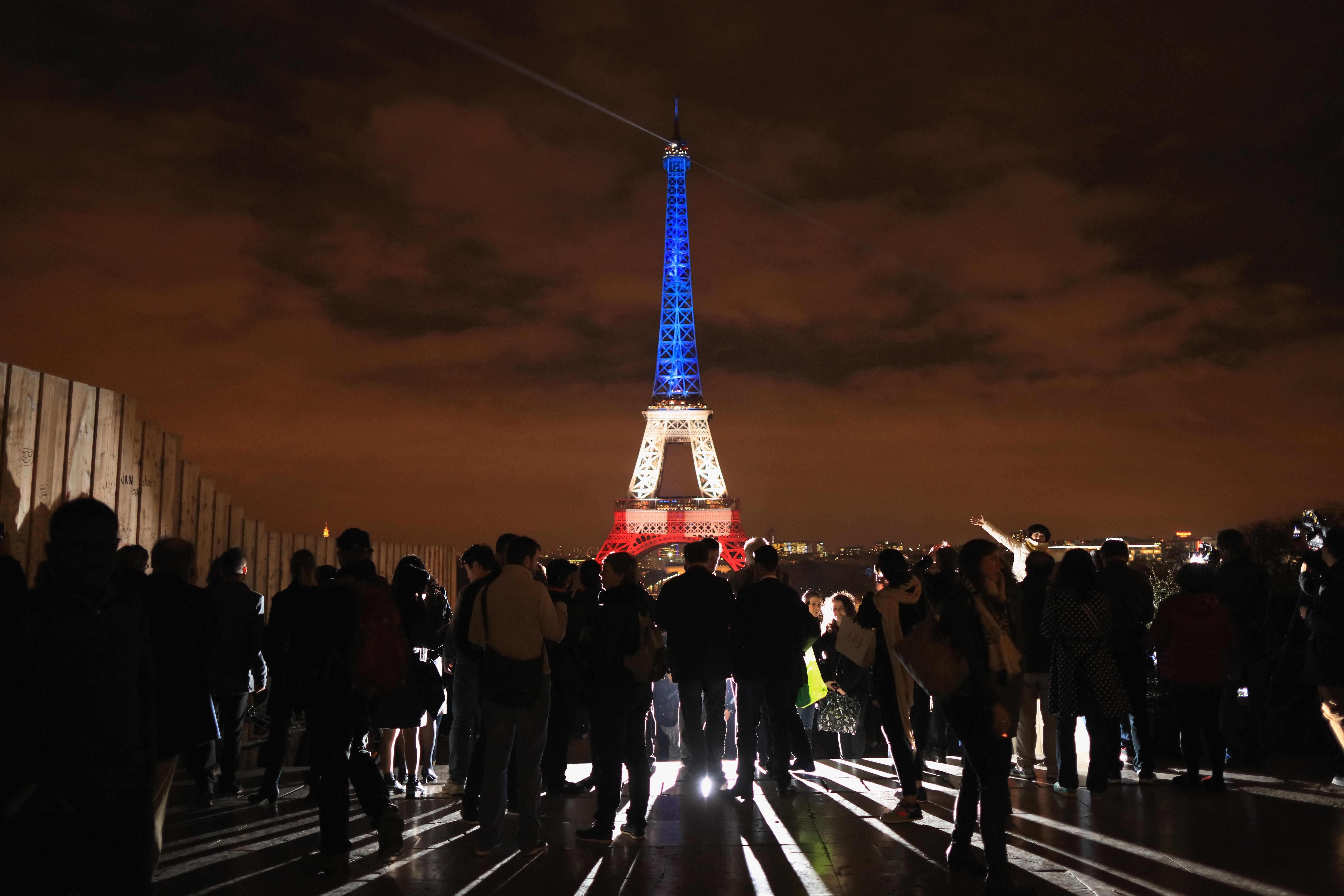 Эйфелеву башню эвакуировали в Париже
