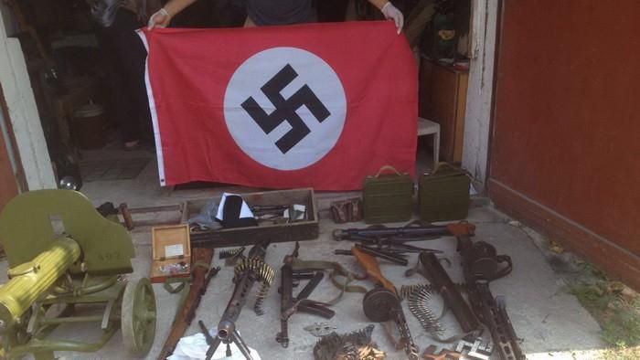 Свастику и арсенал оружия обнаружили у россиянина на Херсонщине Свастику и арсенал оружия обнаружили у россиянина на Херсонщине