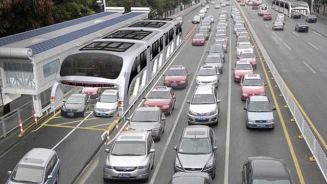 На улицы Китая выехал футуристический автобус-туннель