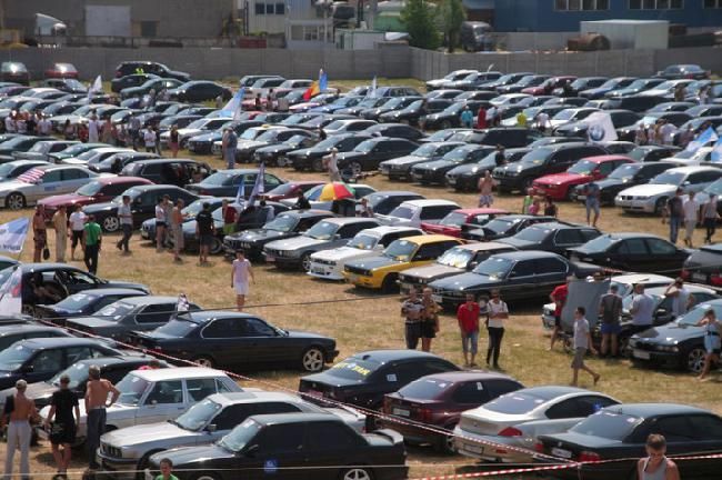 Горячие девушки и двигатели BMW: Одесса празднует юбилей автопроизводителя Горячие девушки и двигатели BMW: Одесса празднует юбилей автопроизводителя