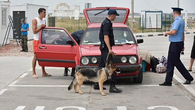 В Крыму российские оккупанты устанавливают блокпосты с вооруженными военными, – СМИ