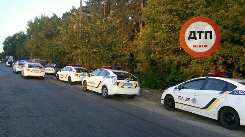 Вісім патрульних авто кинулися переслідувати порушника: з’явилися фото Вісім патрульних авто кинулися переслідувати порушника: з’явилися фото