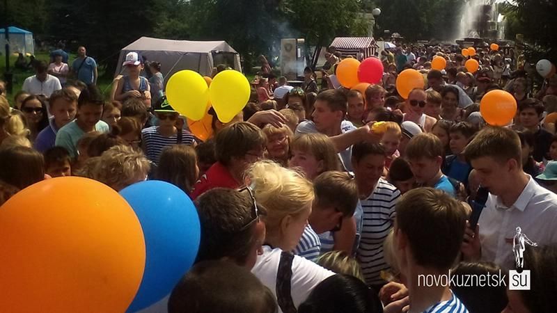 У Росії влаштували тисняву через безкоштовне морозиво: з’явилося відео У Росії влаштували тисняву через безкоштовне морозиво: з’явилося відео