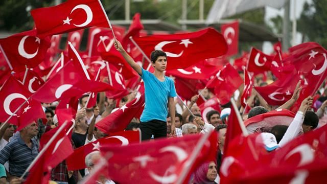 Тысячи турок вышли на поддержку президента Эрдогана