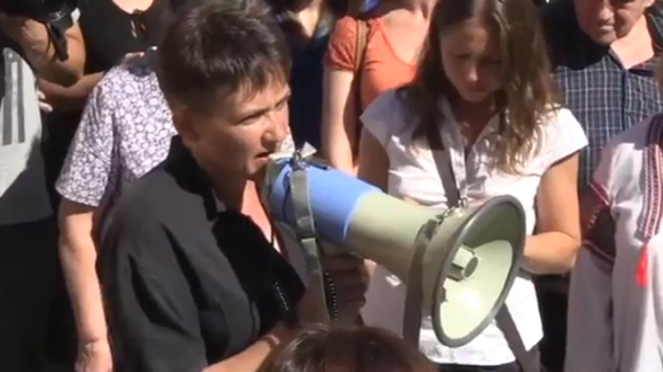 Савченко привела людей на Банкову Савченко привела людей на Банкову