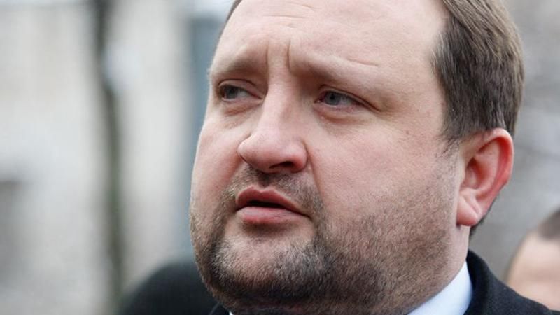 Суд арестовал дома брата соратника Януковича Суд арестовал дома брата соратника Януковича