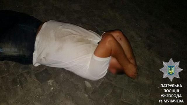 У Мукачеві п’яний чиновник намагався втекти від патрульних У Мукачеві п’яний чиновник намагався втекти від патрульних