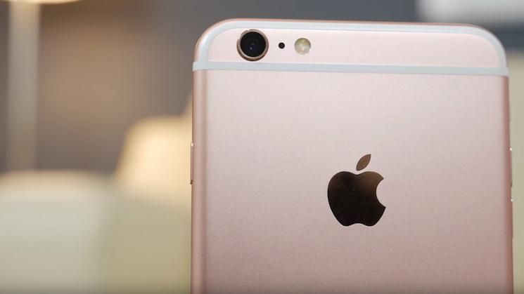 Россия решила судиться с Apple из-за iPhone
