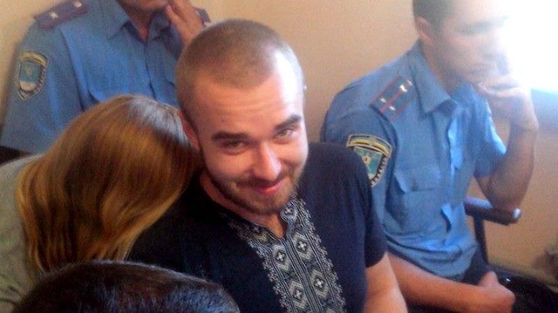 Після суду над "кіборгом" відбулись серйозні сутички: є поранені Після суду над "кіборгом" відбулись серйозні сутички: є поранені