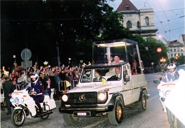 Папа, Львів, Україна