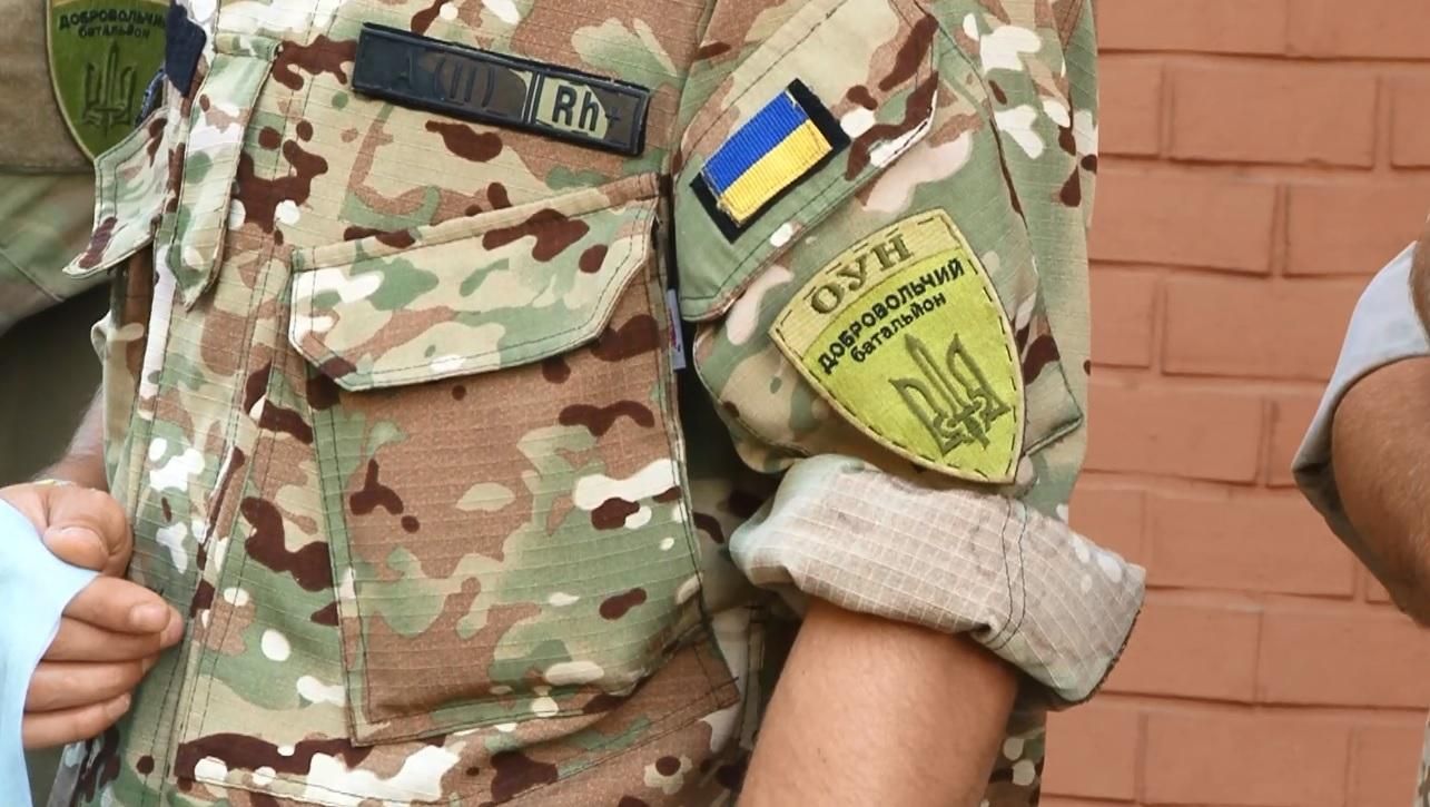 Родичі оунівців, яких підозрюють у тероризмі, пікетували СБУ Родичі оунівців, яких підозрюють у тероризмі, пікетували СБУ