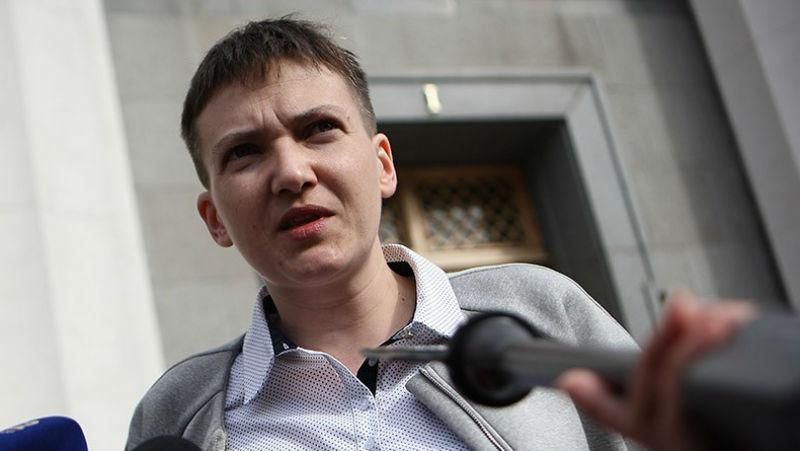 Савченко будет ночевать и голодать под дверью у Порошенко