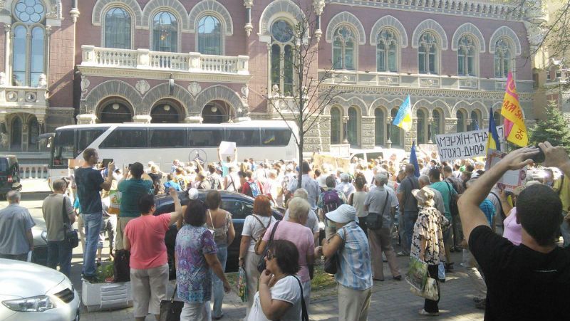 Полиция "убрала" митингующих с Крещатика