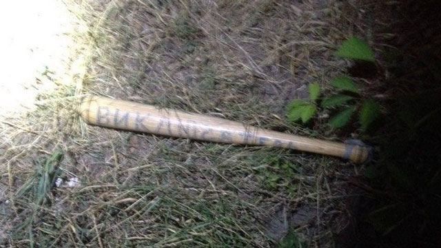 Мужчина с битой наводил ужас на прохожих в Тернополе: есть раненые Мужчина с битой наводил ужас на прохожих в Тернополе: есть раненые