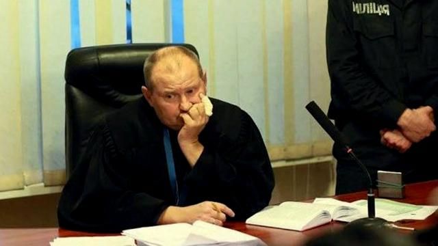 НАБУ спіймало на величезному хабарі суддю з темним минулим