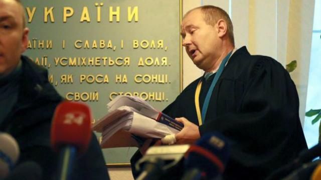 Суддю Чауса, що попався на хабарі, не змогли затримати Суддю Чауса, що попався на хабарі, не змогли затримати