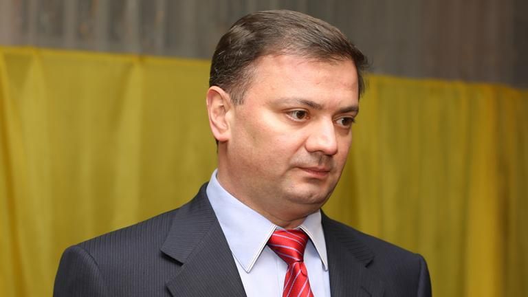 Луценко сообщил о связи экс-"регионала" с террористами "ЛНР" Луценко сообщил о связи экс-"регионала" с террористами "ЛНР"