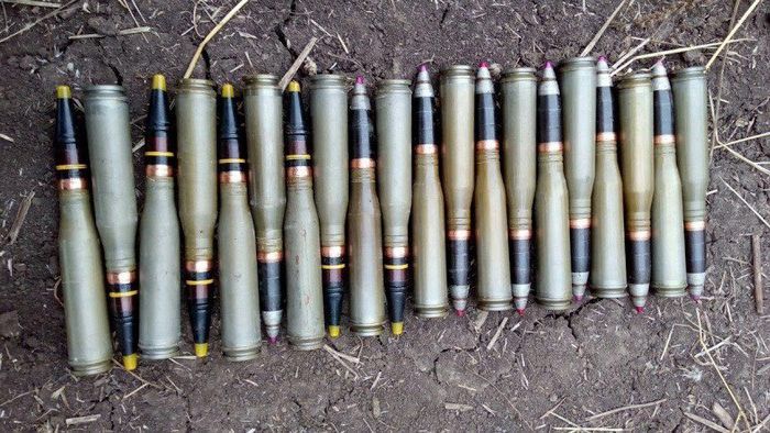 Немалый арсенал оружия обнаружили вблизи зоны АТО Немалый арсенал оружия обнаружили вблизи зоны АТО