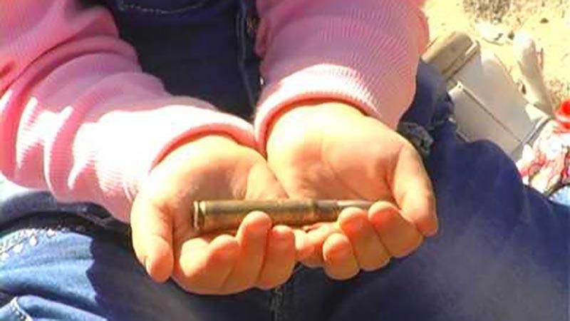 Двое детей в Марьинке попали под жесткий обстрел террористов Двое детей в Марьинке попали под жесткий обстрел террористов