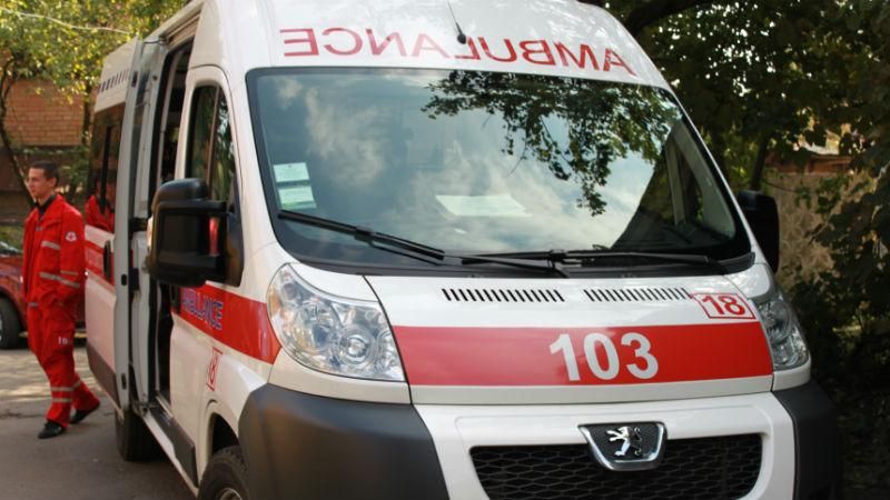 Масове отруєння під Києвом: більше півсотні осіб потрапили з ресторану в лікарню