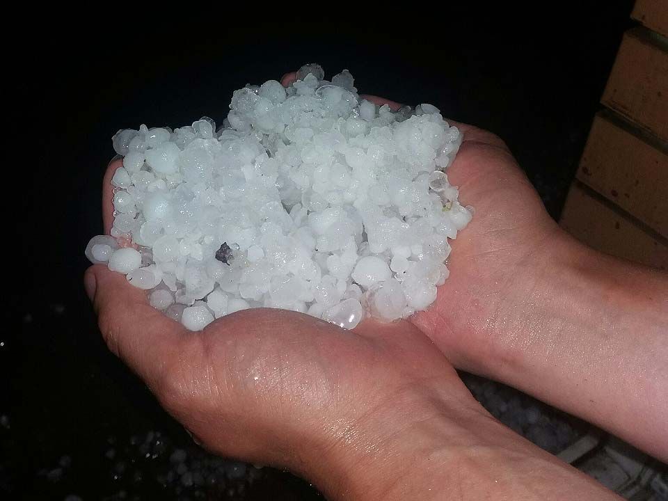 Бешенный ливень с крупным градом шокировал Полтавскую область Бешенный ливень с крупным градом шокировал Полтавскую область