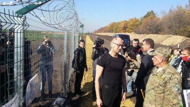 Детективы взялись за горе-проект Яценюка "Стена" Детективы взялись за горе-проект Яценюка "Стена"