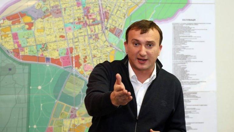 Гучне повернення мера Ірпеня: земельні подарунки та погрози активістам Гучне повернення мера Ірпеня: земельні подарунки та погрози активістам