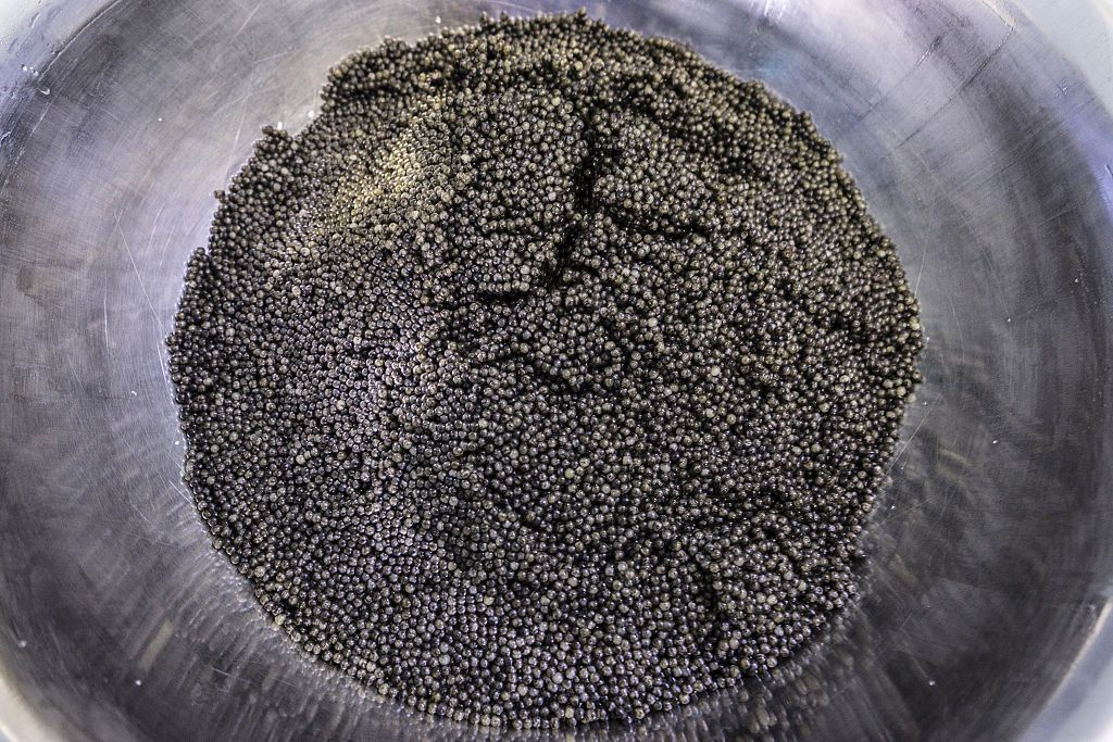 Россияне попытались реанимировать рубль танцами в икре Россияне попытались реанимировать рубль танцами в икре