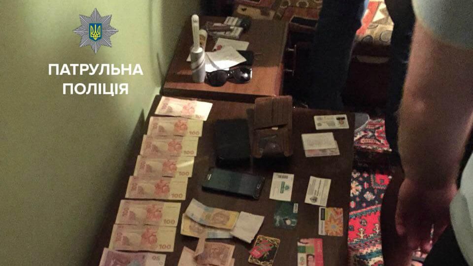 Очередные полицейские были задержаны при получении взятки Очередные полицейские были задержаны при получении взятки