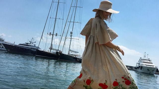 Фотофакт. Российская журналистка надела украинскую вышиванку Фотофакт. Российская журналистка надела украинскую вышиванку