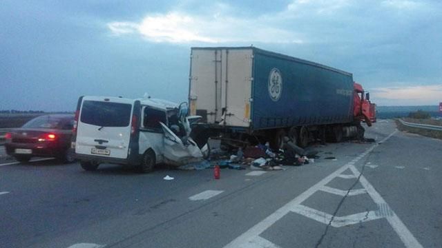 Жахлива аварія забрала життя 8 людей: з’явились фото Жахлива аварія забрала життя 8 людей: з’явились фото