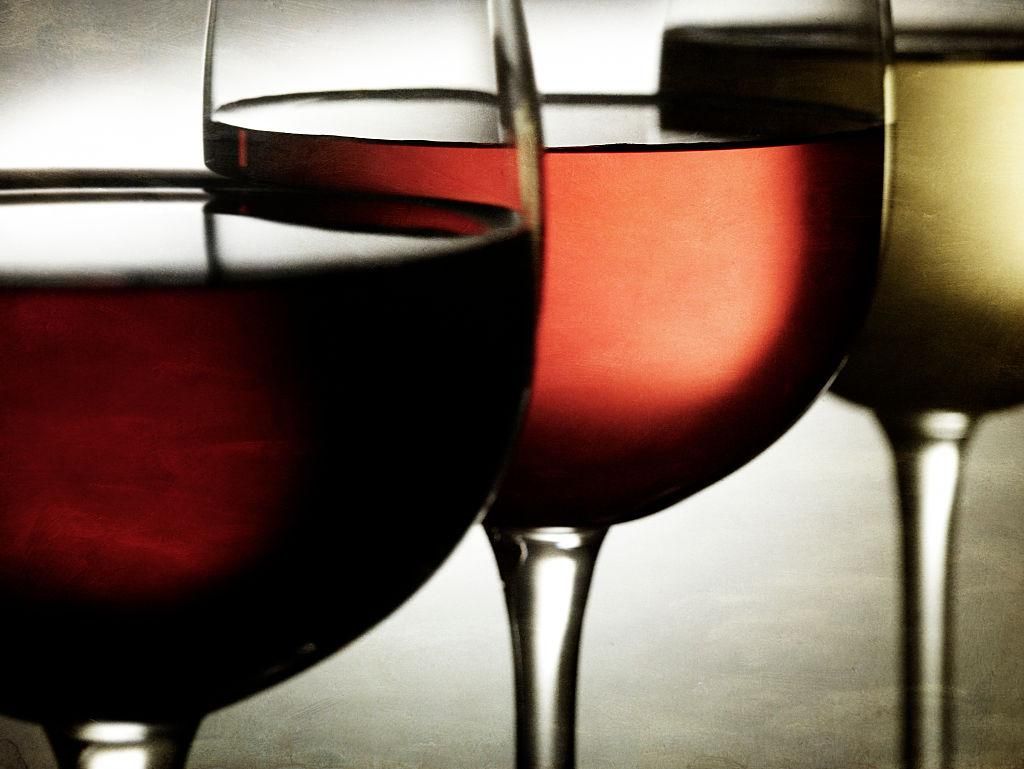 Два келихи вина стали причиною відставки міністра у Швеції