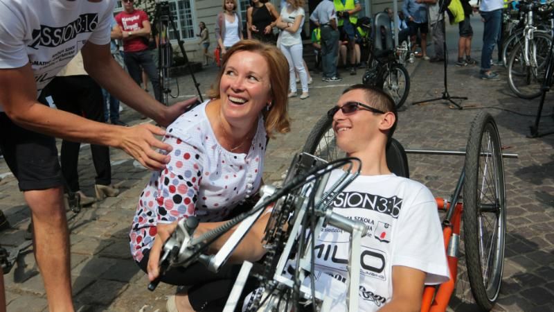 Сила духу: хлопець з ДЦП їде велосипедом зі Львова до Лісабона Сила духу: хлопець з ДЦП їде велосипедом зі Львова до Лісабона