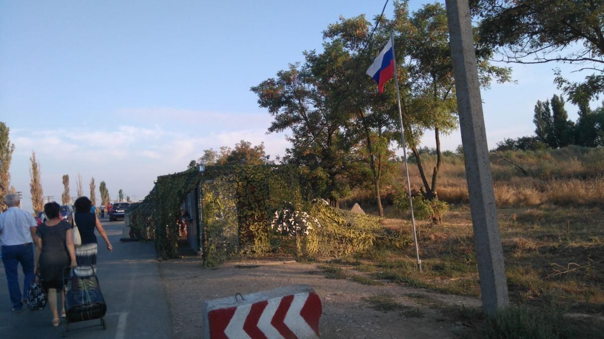 Фотофакт: росіяни облаштували пункт пропуску на кордоні з Кримом Фотофакт: росіяни облаштували пункт пропуску на кордоні з Кримом