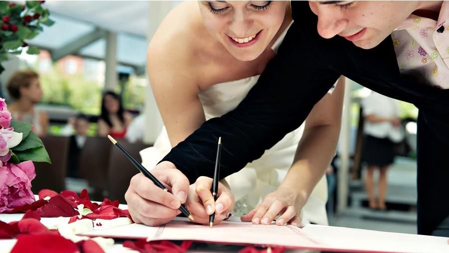 Ціна експрес-шлюбу: у Мін'юсті розповіли про вартість нової послуги Ціна експрес-шлюбу: у Мін'юсті розповіли про вартість нової послуги