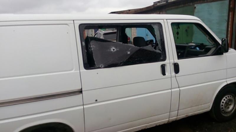 На окупованому Донбасі обстріляли машину російського депутата На окупованому Донбасі обстріляли машину російського депутата