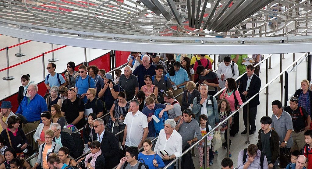 В аэропорту Нью-Йорка слышали выстрелы В аэропорту Нью-Йорка слышали выстрелы