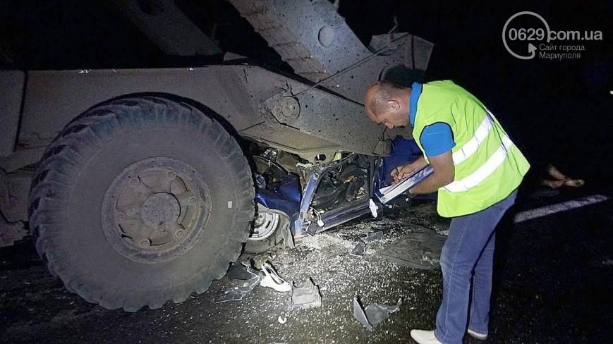 Жахлива ДТП під Маріуполем: жінка загинула від зіткнення з тягачем з військовою технікою Жахлива ДТП під Маріуполем: жінка загинула від зіткнення з тягачем з військовою технікою