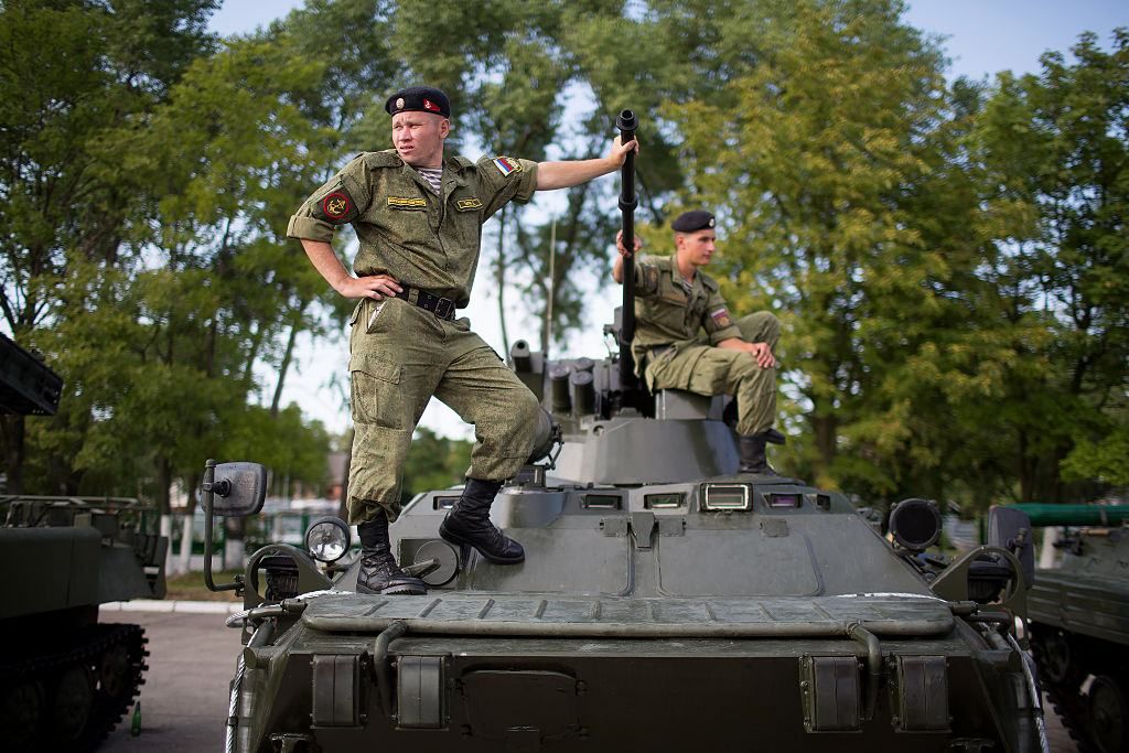 Россия усиленно перебрасывает военных на Донбасс Россия усиленно перебрасывает военных на Донбасс