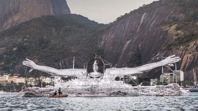 В Рио создали гигантские олимпийские инсталляции