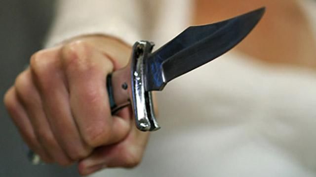 Через критику футболки з Путіним чоловіка вдарили ножем у Миколаєві Через критику футболки з Путіним чоловіка вдарили ножем у Миколаєві