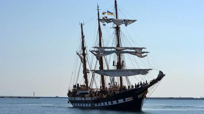 В порту Одеси пришвартувався розкішний корабель військово-морських сил Італії В порту Одеси пришвартувався розкішний корабель військово-морських сил Італії