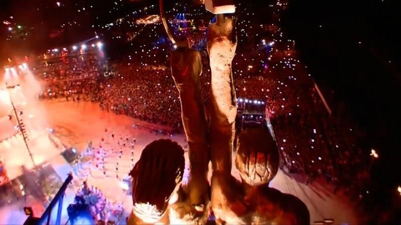 Піонери, військова техніка та герб СРСР: путінські байкери влаштували абсурдне шоу в Криму Піонери, військова техніка та герб СРСР: путінські байкери влаштували абсурдне шоу в Криму